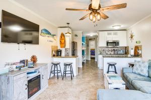 Galveston Vacation Rental - Walk to the Beach!