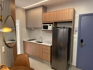 FLAT RIVIERA COM VISTINHA MAR E A 150 m DA PRAIA ! DISPONÍVEL de 21 de Jan em diante ! Aproveite !