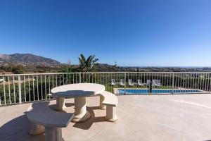 010 Luxurious 4 Bed Villa, Private Pool and Sea Views