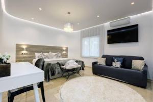 010 Luxurious 4 Bed Villa, Private Pool and Sea Views