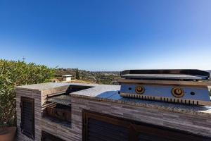 010 Luxurious 4 Bed Villa, Private Pool and Sea Views