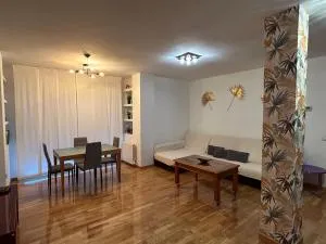 VUT EL PARQUE PISO 3dormitorios 2baños PARKING GRATIS EN EL CENTRO - Fernancaballero