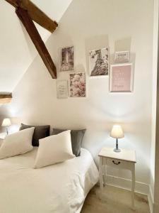 B&B / Chambres d'hotes La Demeure des Hotes 10 minutes de Disney : photos des chambres