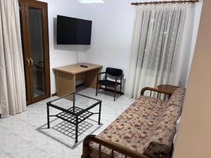 Isidoros home