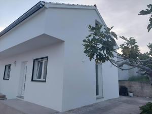 NEW! Pool Holiday House 2+1 in Vodice