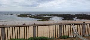 APPARTEMENT LES PIEDS DANS LEAU