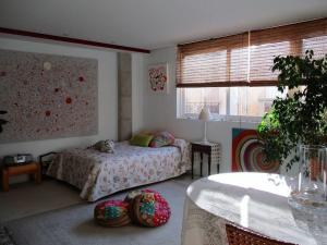 Artistic and spacious loft in a little town near the sea and the city