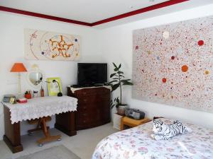 Artistic and spacious loft in a little town near the sea and the city