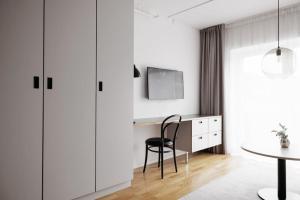 Sleek Urban Studio w. work place