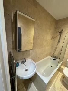 Property minutes from Hammersmith and Kensington 2