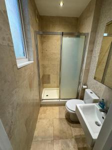 Property minutes from Hammersmith and Kensington 2