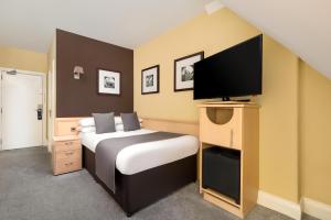 Cosy Double Room room in Royal Station Hotel- Part of the Cairn Collection