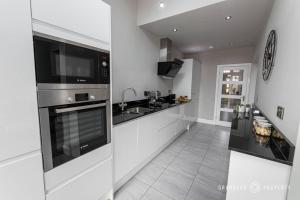 Sarnia Retreat by Grandeur Property