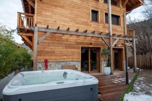 Appartements Chalet des Anges with outside hot tube ! : photos des chambres
