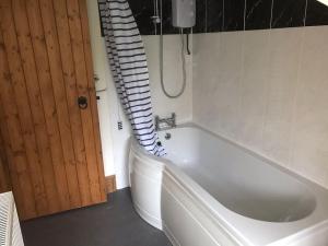 Cosy Cottage in Garnant