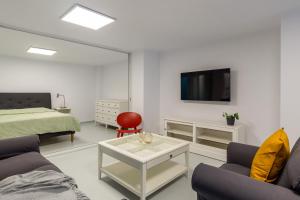 Private Yard 1BR Apt1 in Kookaki by Zoia Living