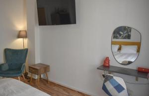 Modern Cozy Central Flat