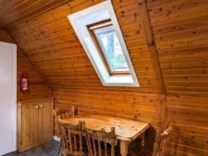 Macha 3 - Hot Tub-Perth-Pets-Family-Luxury-Cabin