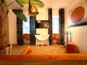 CerezinoFlats-Orange Bay Studio