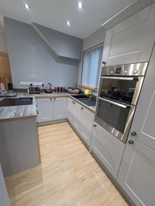 3 bed home, pool-hot tub & ev charger
