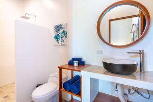 Luxury 2 bedroom, walking distance to beach