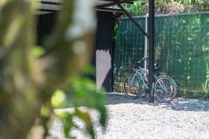 Luxury 2 bedroom, walking distance to beach