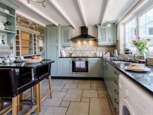 4 Bed in New Quay 78589