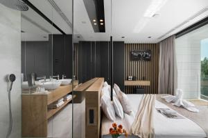 5-Star Villa Calma II with Heated Pool & Jacuzzi Oasis