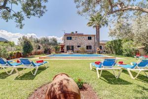 Charming villa with a fabulous garden in Pollensa by Renthousing