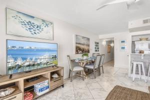 Gulf Dunes 314 Sunny & Chair