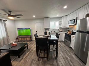 Guesthouse (SI) near UCDMC - 4hvězdičkové hotely ve městě Sacramento