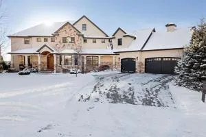 Luxury 7400 sq.ft Stunning Home Theater/Sleeps 18+ - بليموث