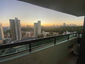 Quarto, sala, cozinha e garagem com praia 400 metros