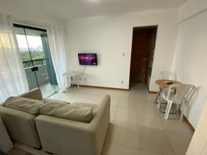 Quarto, sala, cozinha e garagem com praia 400 metros