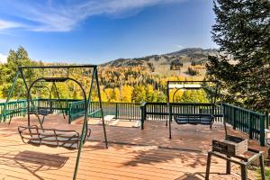 Brian Head Chalet with Mountain Views, Near Skiing!