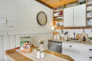 Brian Head Chalet with Mountain Views, Near Skiing!