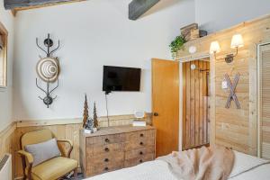 Brian Head Chalet with Mountain Views, Near Skiing!