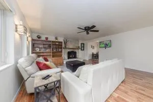 Chulita Cabin: Cute Pet and Family Friendly Cabin in the Woods - Alpine Cellars Village