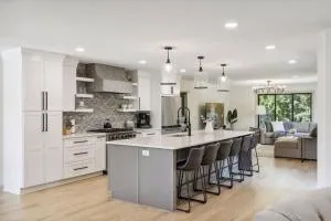 Luxury Hastings Home, Sleeps 18+ - Cottage Grove