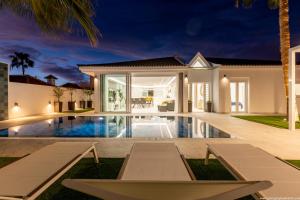 VILLA NICOLE wifi, gym, Heated Pool