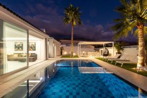 VILLA NICOLE wifi, gym, Heated Pool