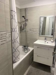 Résidence Cap Vert - Appartement neuf de standing 4 couchages à Six Fours Les Plages MAE-9914