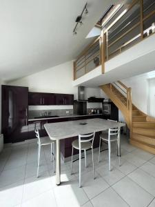 Appartements Residence Le Rocher - Appartement duplex avec vue sur les toits du val andre MAE-5384 : photos des chambres