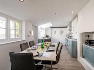 4 Bed in Instow INCOT