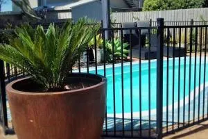 Ocean View Oasis, meters to beach & view divine! - Англси