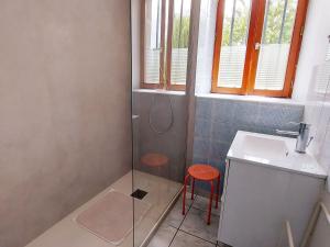 Maisons de vacances Gite Saint-Ouen-des-Toits, 5 pieces, 6 personnes - FR-1-600-146 : photos des chambres