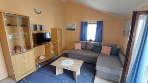 Apartments with a parking space Cres - 22185 