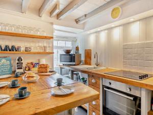 2 bed in Brixham BX020