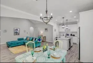 Reduced! Newly Renovated Luxe West Beaumont w Priv - Winnie