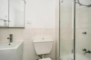 RAND3 - Cosy Apartment - Great Location, Easy CBD Access